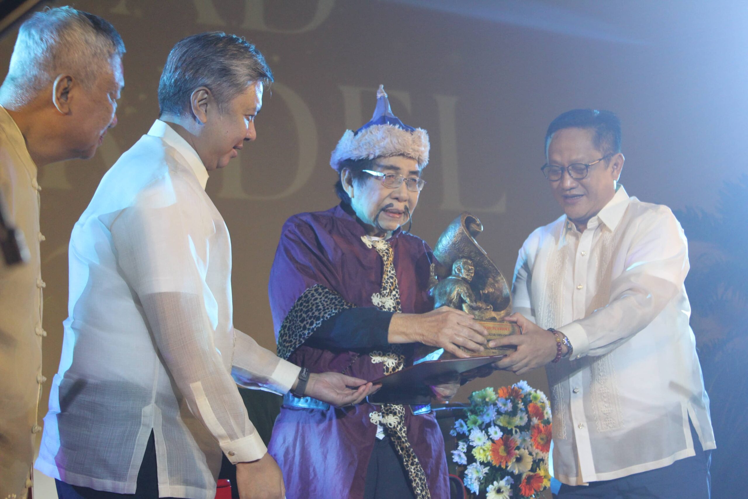 ‘Mr. Shooli’ receives UP’s Gawad Plaridel