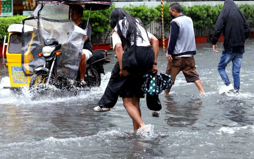 Malacañang has suspended work in government and classes at all levels due to monsoon rains intensified by Typhoon Carina. Photo: PTV